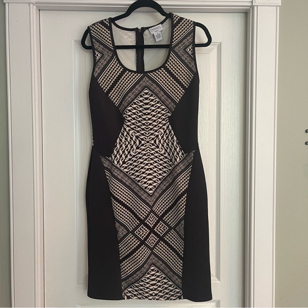 Carmen Marc Valvo Black and Cream Geometric Stretchy Dress